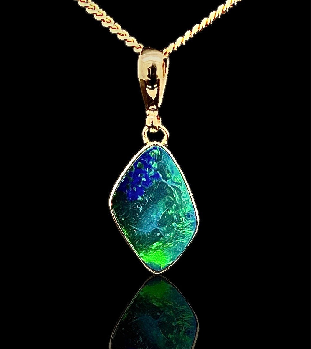 Green flash opal doublet pendant