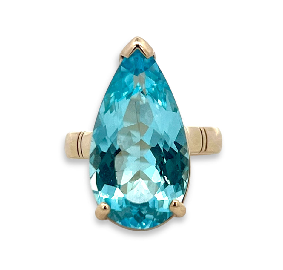 Pear cut claw ring