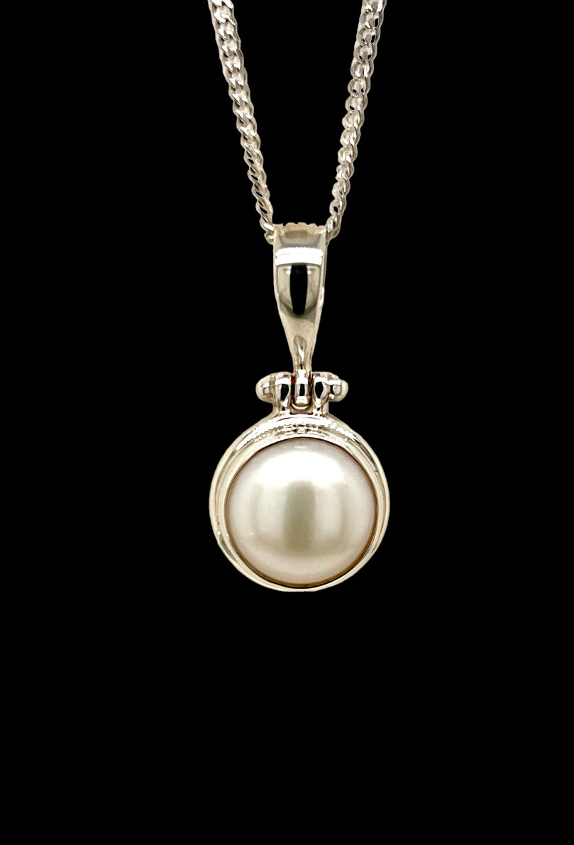 Button Pearl Pendant