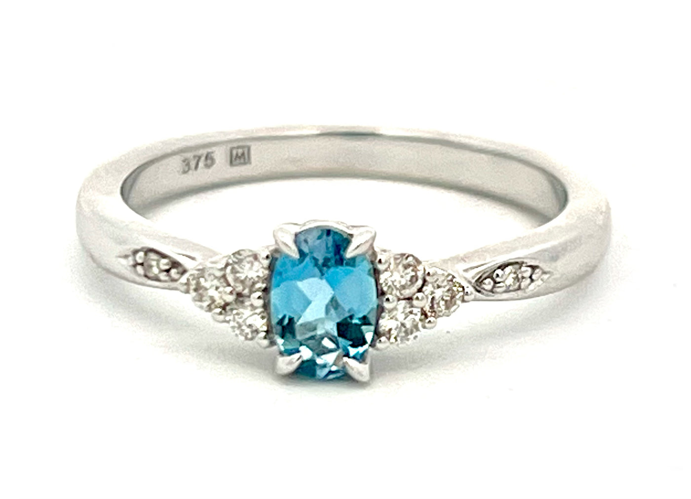Oval Aquamarine ring with Diamond Shoulders
