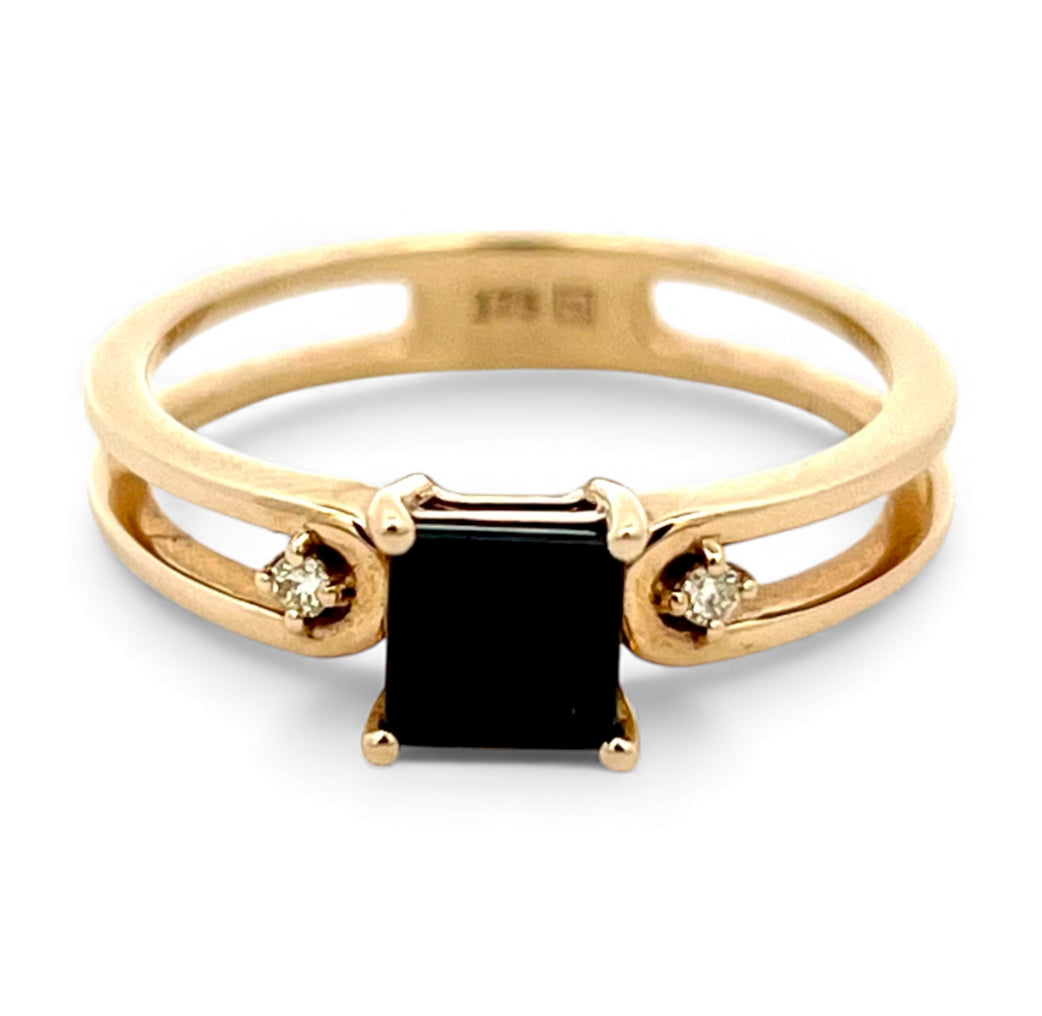 Square sapphire ring