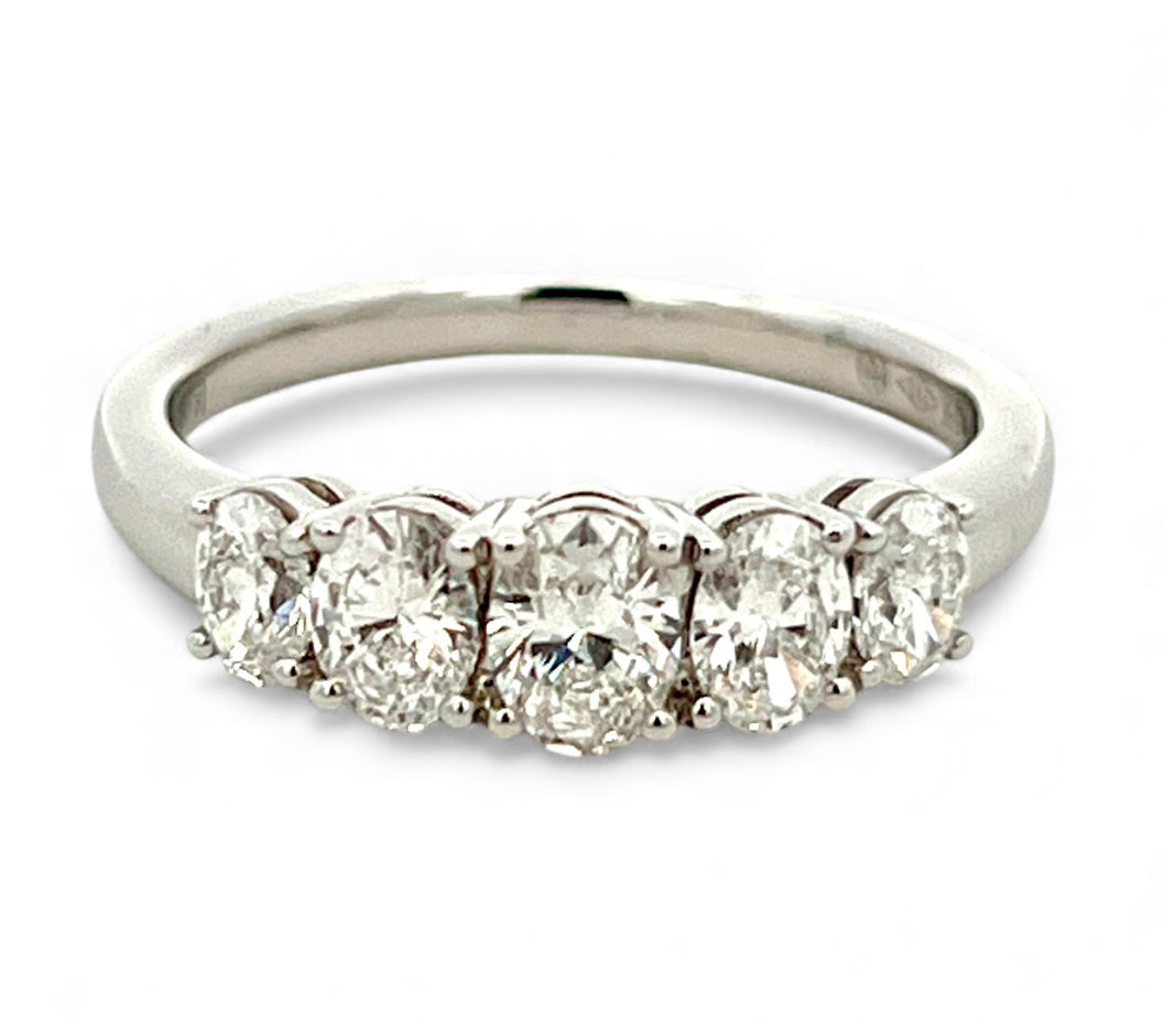 Tapered diamond ring